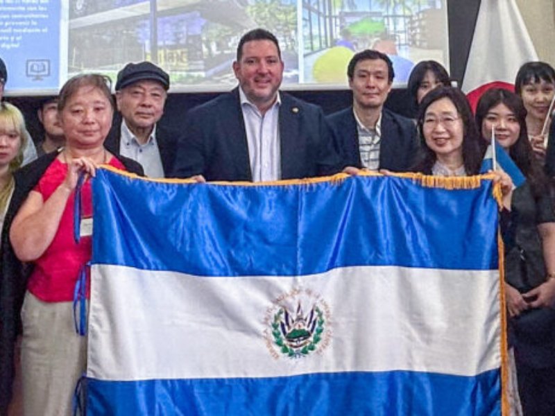 Estudiantes y público general asistieron a una actividad enfocada en la identidad cultural de El Salvador.