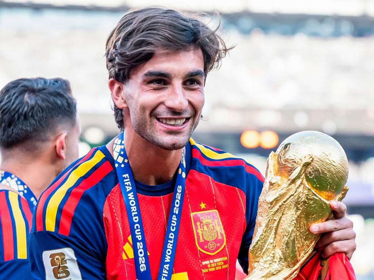 Ferran Torres convirtió su melena en uno de los looks masculinos más comentados del momento.