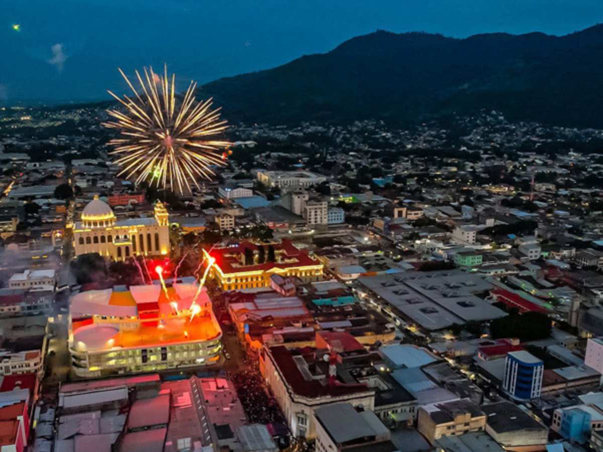 Las Fiestas Agostinas mezclan fe, tradición y turismo en San Salvador.