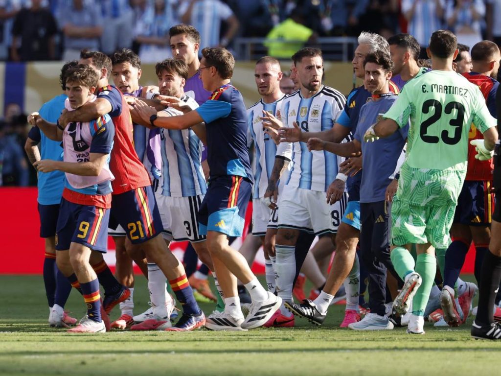 Gavi (izq.) de España reacciona tras la victoria de su selección en la final de la Copa Mundial de la FIFA 2026 entre España y Argentina, en Nueva Jersey, EE. UU., el 19 de julio de 2026. (España) EFE