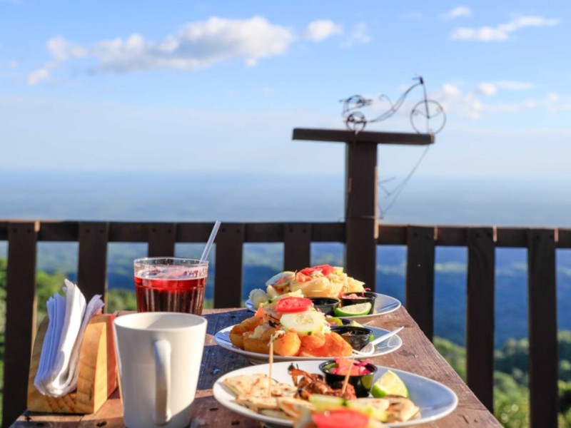 Finca Miramar ofrece platos típicos, carnes asadas al carbón, café de altura y postres artesanales en Berlín, Usulután.