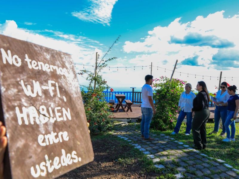 Pedro Antonio Jiménez impulsa Finca Miramar tras invertir en su emprendimiento turístico con recursos obtenidos mediante el Programa de Movilidad Laboral.