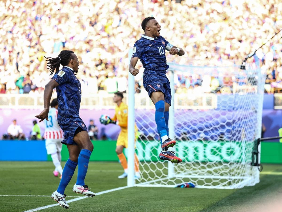 Kylian Mbappé celebra el gol del gane ante Paraguay. Foto AFP