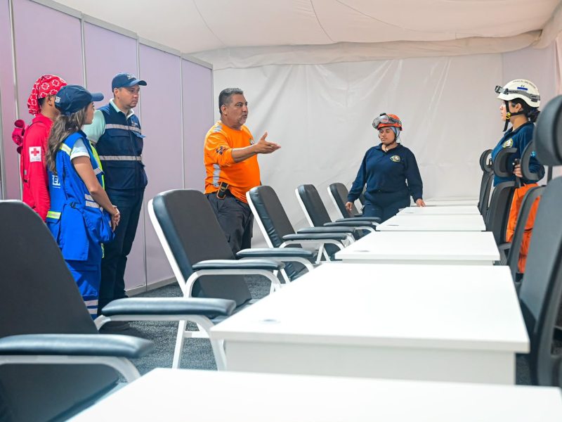El hospital de campaña será equipado con mobiliario para atender a personas afectadas por los terremotos.