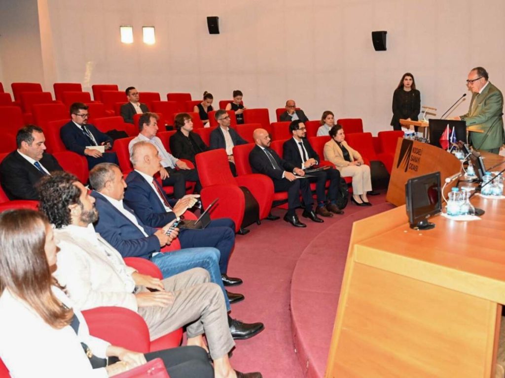 El encuentro fue organizado por la Embajada de El Salvador en Türkiye junto a la Cámara de Industria de Kocaeli. Foto: Cortesía/Cancillería.