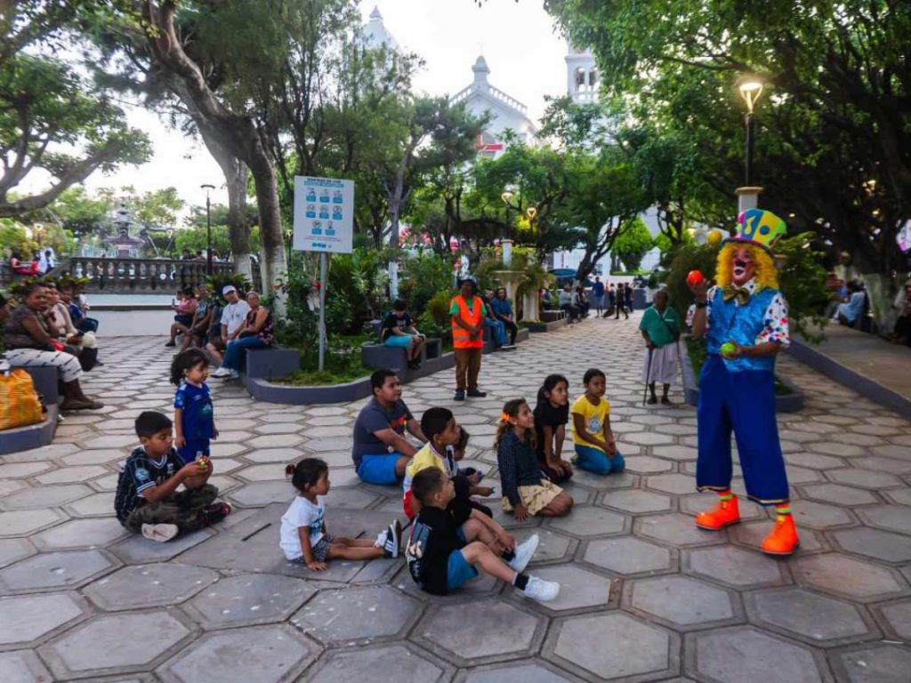 Juayúa combina entretenimiento para los niños y espacios de convivencia en el corazón de la Ruta de las Flores.