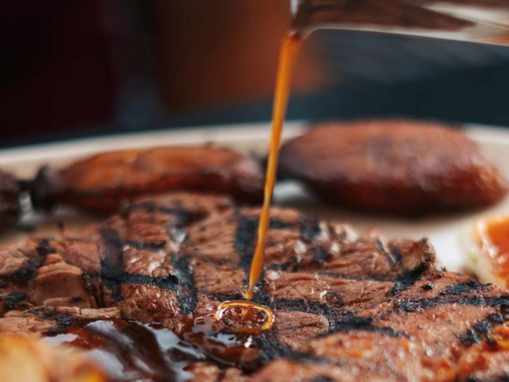 El establecimiento ofrece una propuesta gastronómica