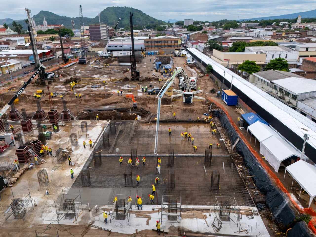 El MOP informó que continúan los trabajos de construcción del nuevo mercado de Santa Ana.