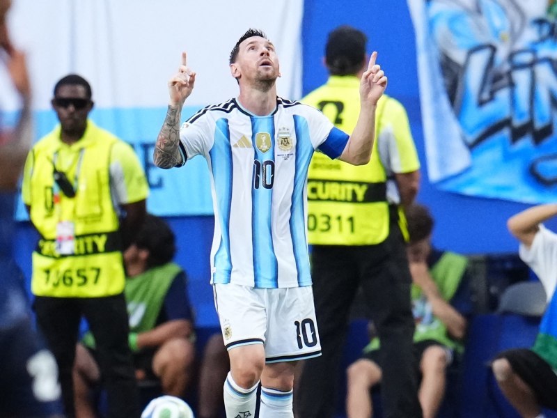 Lionel Messi celebra el gol que le dio la ventaja a Argentina frente a Cabo Verde en los dieciseisavos de final del Mundial