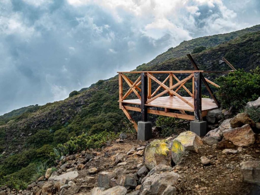 Los nuevos miradores en San Blas fortalecen la ruta turística del volcán de Santa Ana.