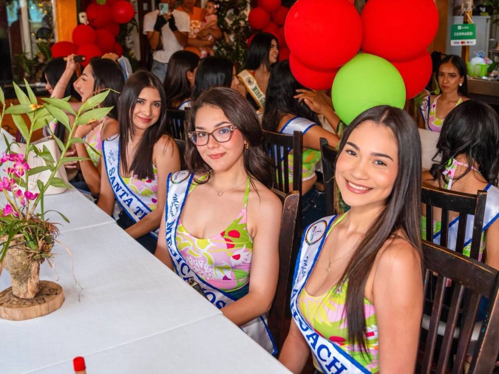 La gira nacional de Miss Teen El Salvador llevó a las candidatas hasta Juayúa, donde recorrieron sitios emblemáticos y conocieron de cerca la cultura cafetalera del municipio. Foto: cortesía / Miss Teen El Salvador.
