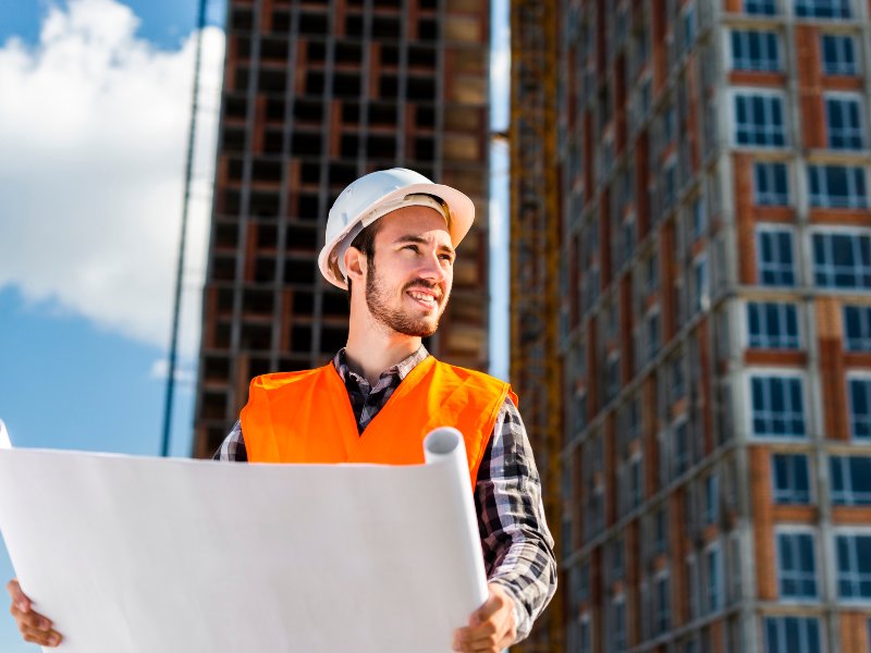 El MOPT busca profesionales con experiencia en construcción, supervisión de proyectos y trabajo en equipo.