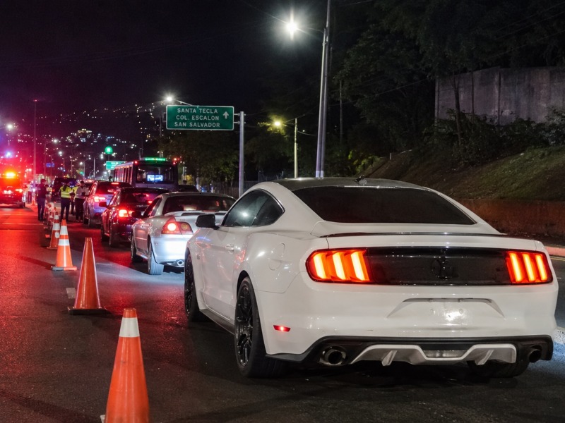 Las competencias automovilísticas sin autorización en la vía pública están clasificadas como una infracción muy grave.
