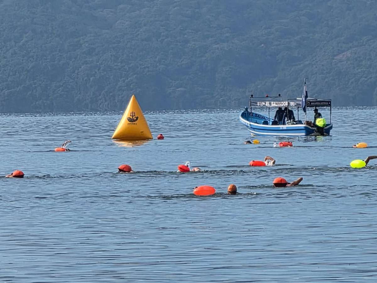 El turismo deportivo encuentra en el Lago de Ilopango un escenario ideal para conectar aventura, naturaleza y nuevas experiencias.