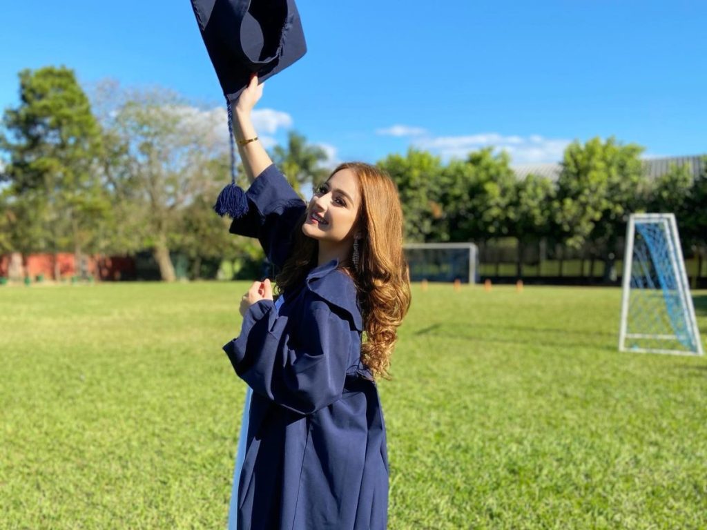 Nicolle Figueroa en su graduación de bachillerato. Fotografía/ Instagram