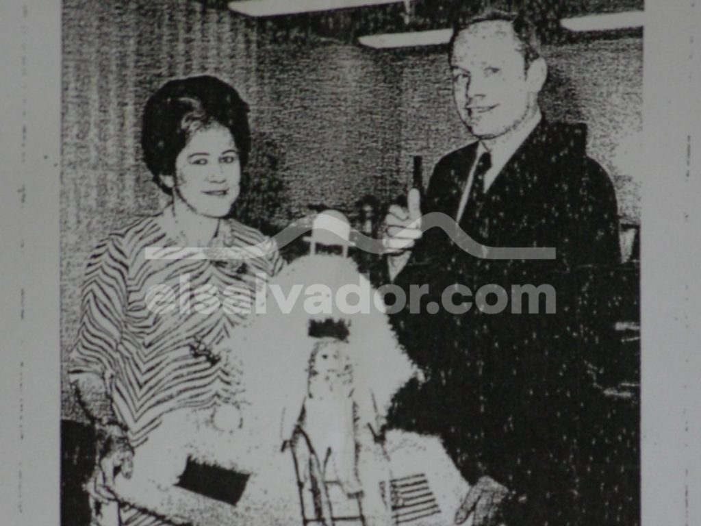 Neil Armstrong, el primer ser humano en pisar la Luna, fue una de las personalidades que Pachita Tennant tuvo la oportunidad de conocer a lo largo de su vida. Fotografía/ Archivo elsalvador.com