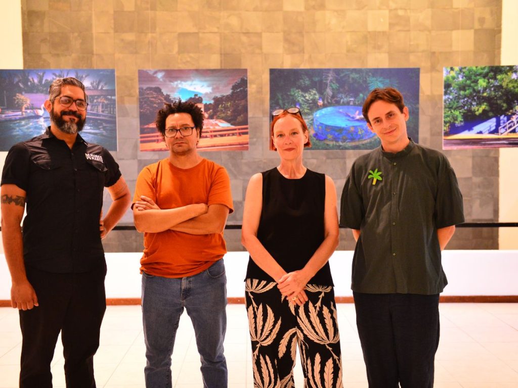 El recorrido museográfico pone en diálogo propuestas creadas en Austria, Marruecos, Corea del Sur y El Salvador a partir de un mismo símbolo: la palmera. Fotografía/ Lissette Monterrosa