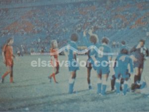 primer-partido-estadio-cuscatlan (3)