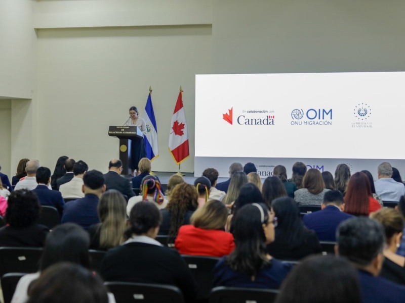 El proyecto apoyará la reintegración social y económica de 2,000 mujeres y niñas retornadas en El Salvador.