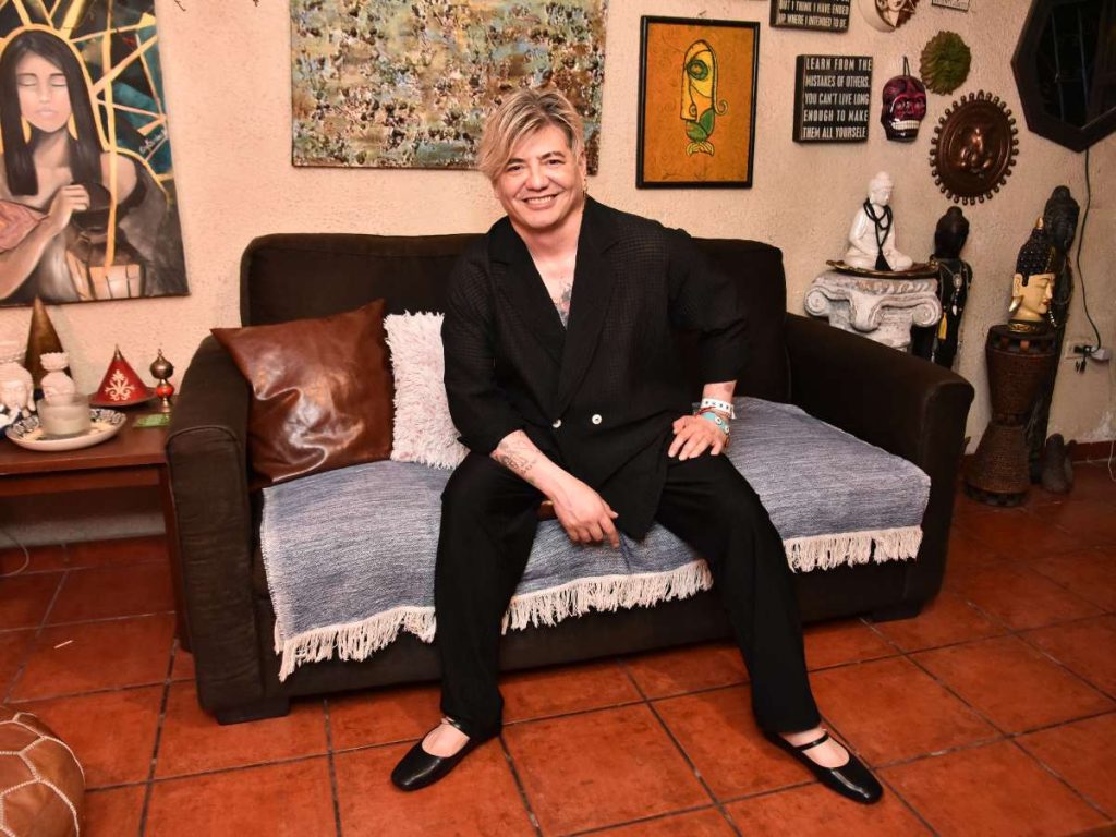 Detrás de Fashion Week, René Barrera apuesta por nuevas voces, propuestas audaces y una industria salvadoreña con mayor proyección.