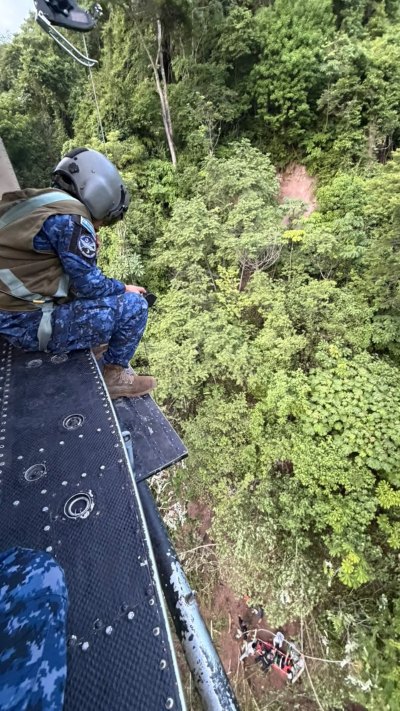 El rescate aéreo permitió evacuar con seguridad a una turista accidentada en una zona de difícil acceso del Bosque de Cinquera.