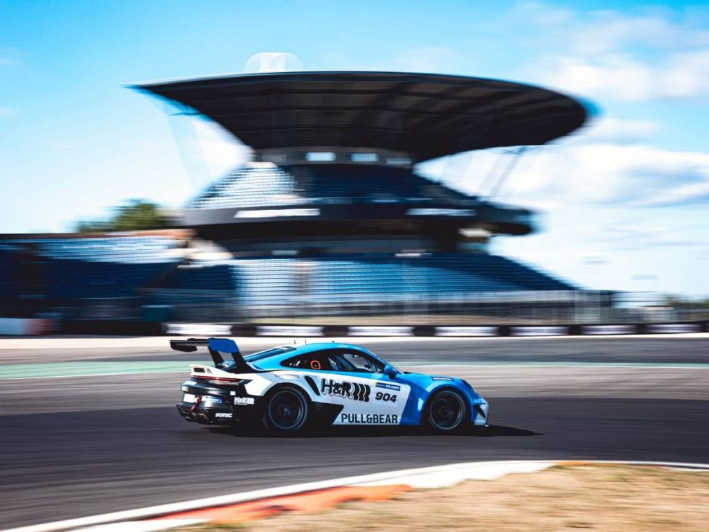 El piloto salvadoreño competirá este sábado en el Nürburgring, conocido como el “Infierno Verde”.