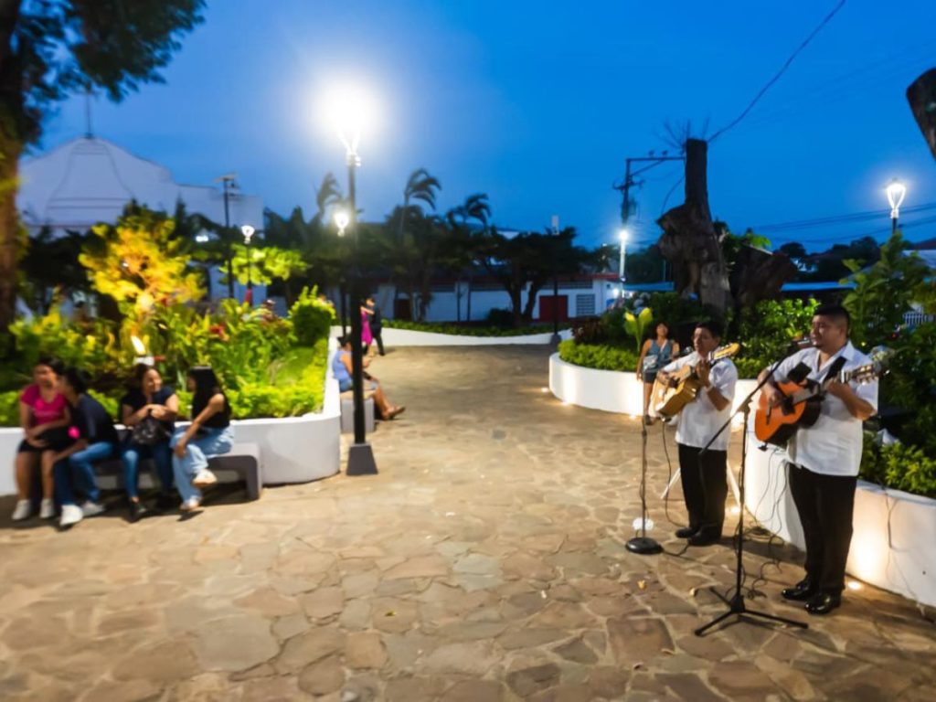 Salcoatitán invita a disfrutar su clima fresco, su ambiente tranquilo y los encuentros culturales en la Ruta de las Flores.