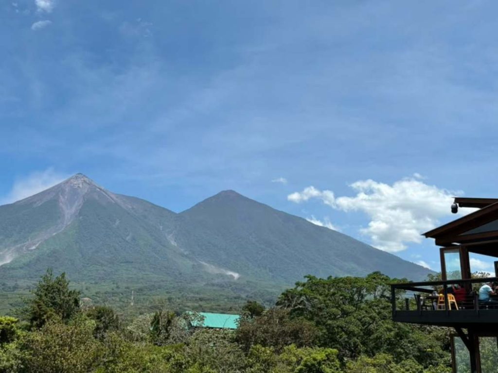 La combinación de naturaleza, gastronomía y vistas volcánicas convierte a Finca San Cayetano en uno de los destinos más visitados cerca de Antigua Guatemala. Foto elsalvador.com / Evelyn Alas.