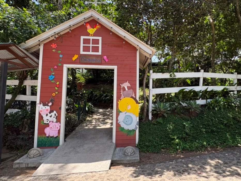 La granja de Finca San Cayetano es uno de los espacios favoritos para las familias que visitan el lugar con niños. Foto elsalvador.com / Evelyn Alas.