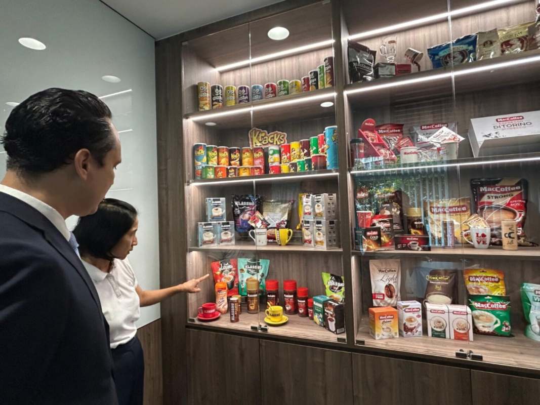 Representantes de la Embajada de El Salvador en Singapur se reunieron con ejecutivos de Food Empire Holdings