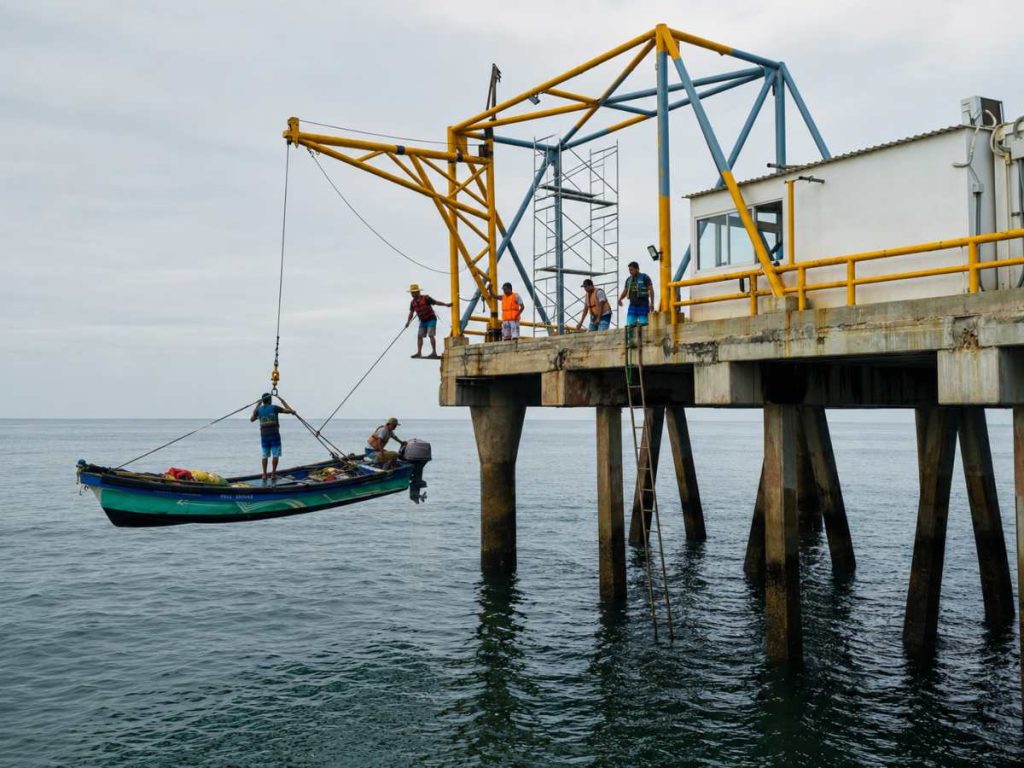 sistema hidráulico del winche del Muelle Turístico del Puerto de La Libertad