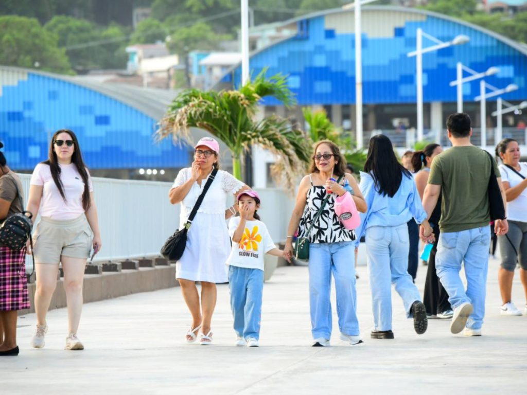 sistema hidráulico del winche del Muelle Turístico del Puerto de La Libertad