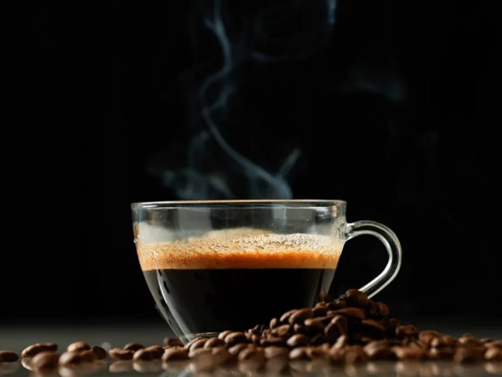 Consumir hasta 400 miligramos de cafeína al día puede ser seguro para algunas personas.