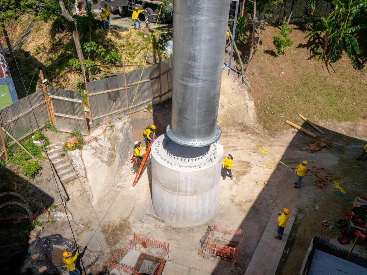 Tercera torre del aerocable comienza a instalarse en Zacamil