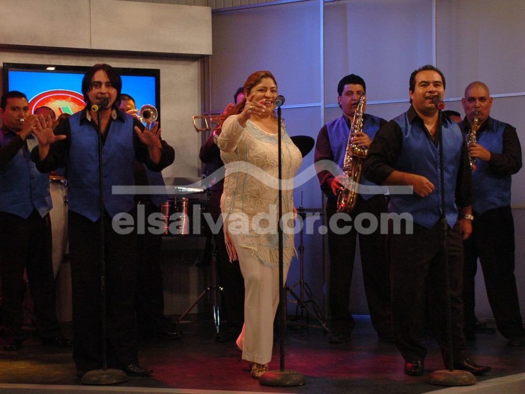Los Hermanos Flores en 2011, en una transmisión de Viva La Mañana. Fotografía/ Archivo elsalvador.com