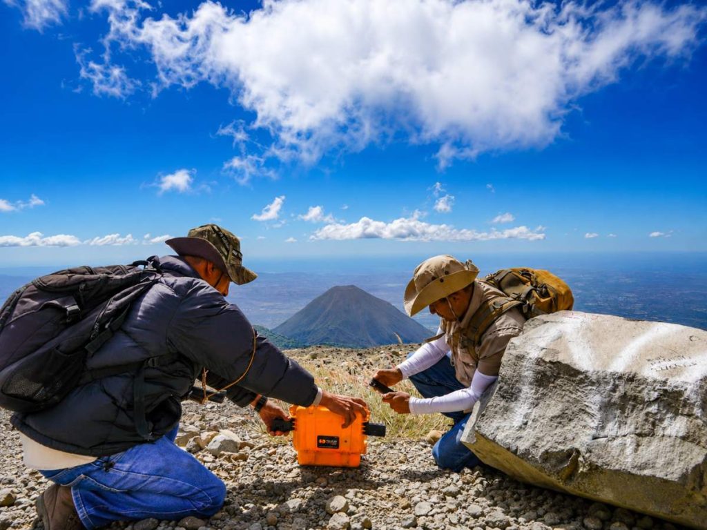 Expertos de Latinoamérica llegan a El Salvador para estudiar volcanes