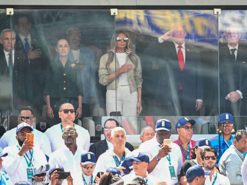 La presencia de Bukele en la final ocurre después de que también asistiera como invitado especial a la inauguración del torneo, realizada el 11 de junio en el Estadio Azteca de Ciudad de México.