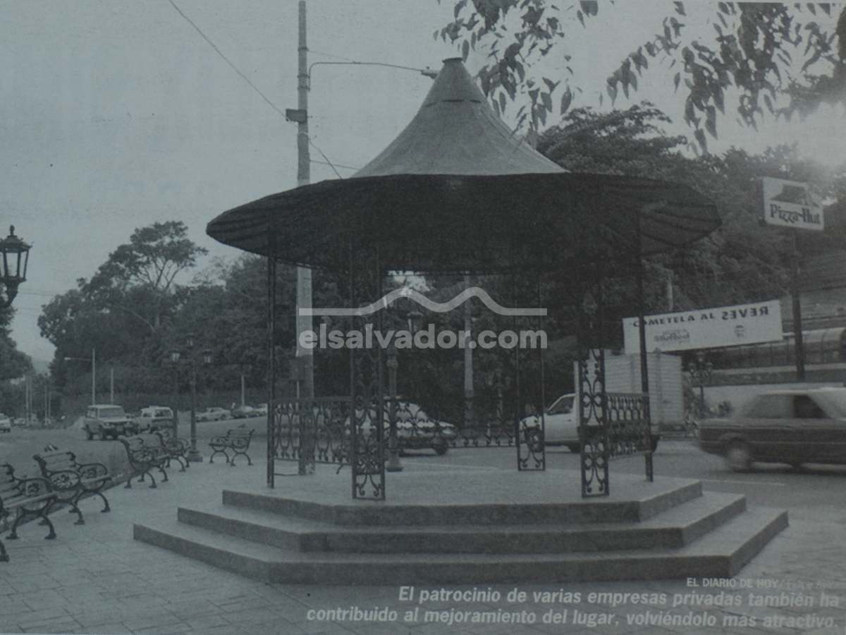 El 23 de junio de 1995, la Zona Rosa fue declarada oficialmente la Primera Zona Turística de El Salvador, como parte de un proyecto de renovación de la colonia San Benito.