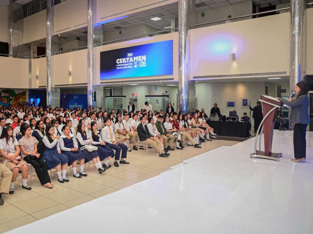 El XXV Certamen de Investigación Técnica Bachiller 2026 premió a jóvenes salvadoreños por sus ensayos sobre seguridad y crecimiento económico.