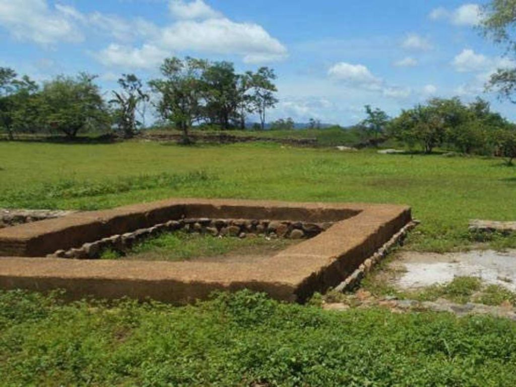 Ciudad Vieja, ubicada en la hacienda La Bermuda, cerca de Suchitoto, conserva vestigios de una de las primeras villas de San Salvador.