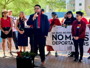 Errores en formularios migratorios o una vieja infracción de tráfico pueden bastar para que jóvenes protegidos por el programa DACA