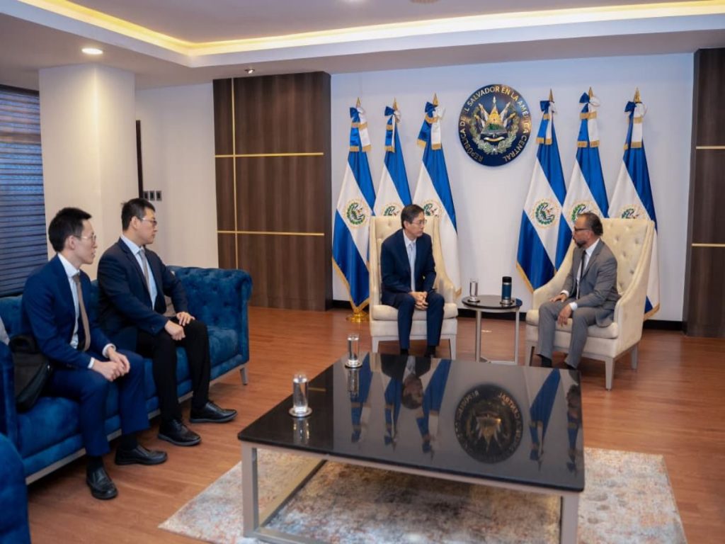 Ernesto-Castro-Presidente de la Asamblea-Embajada de China