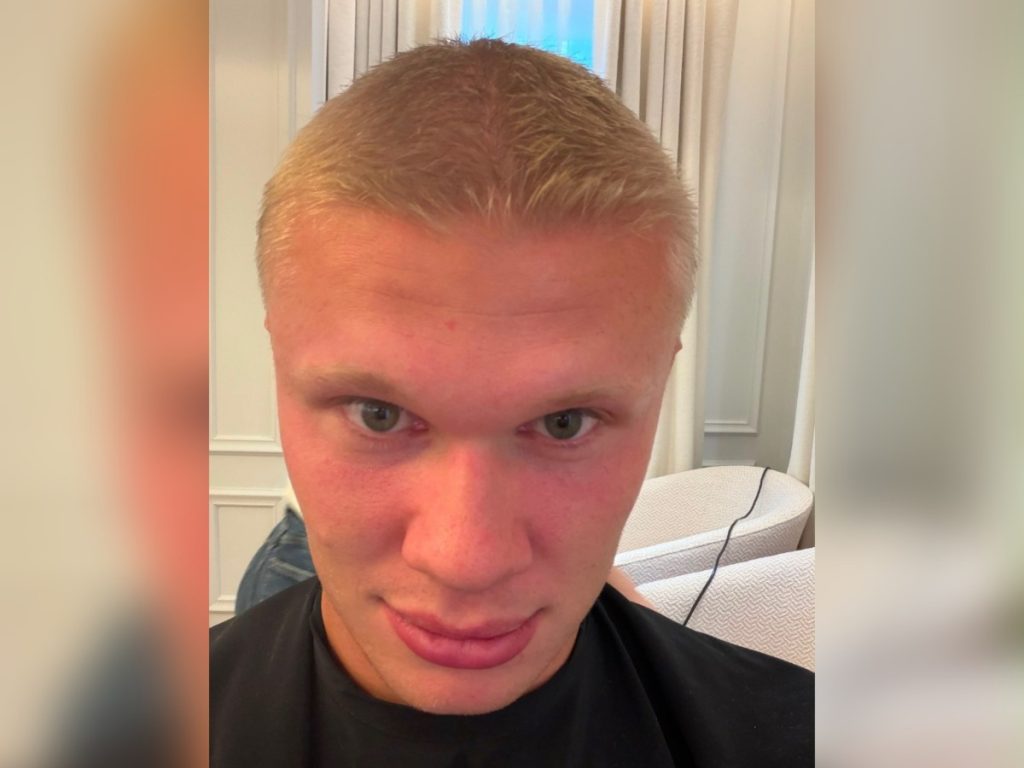 Erling Haaland estrenó un corte al ras antes del debut del Manchester City. Foto: redes sociales