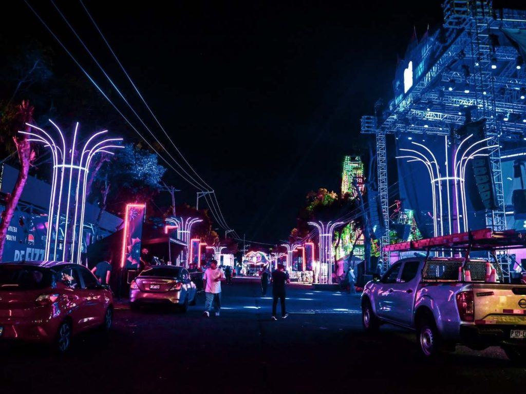 a primera jornada de Sívarland incluye shows infantiles, música en vivo y un espectáculo de pólvora durante la noche. Foto/ Alcaldía de San Salvador Centro