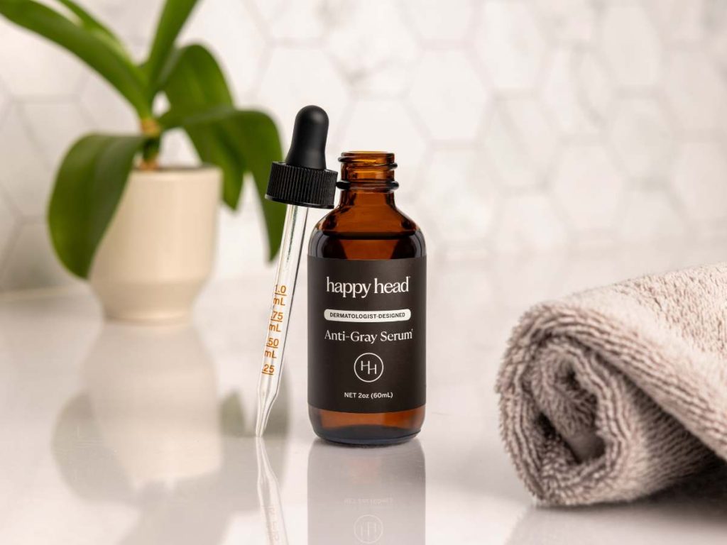Además de los tratamientos establecidos, se investigan nuevas alternativas para combatir la pérdida de cabello y estimular folículos que han dejado de producir pelo visible.