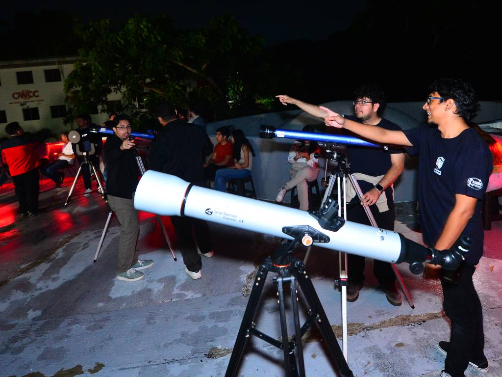 Al abrirse el cielo, los asistentes vieron la sombra terrestre avanzar sobre el satélite hasta cubrirlo casi todo.
