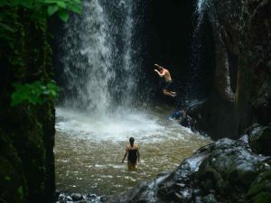 LM- Tamanique- Cascada- Turistas- Saltos- Caminata- Vista