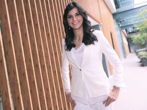 Lourdes Lara celebró haber alcanzado el primer lugar en cuatro categorías de LinkedIn en El Salvador, según el ranking de Favikon.