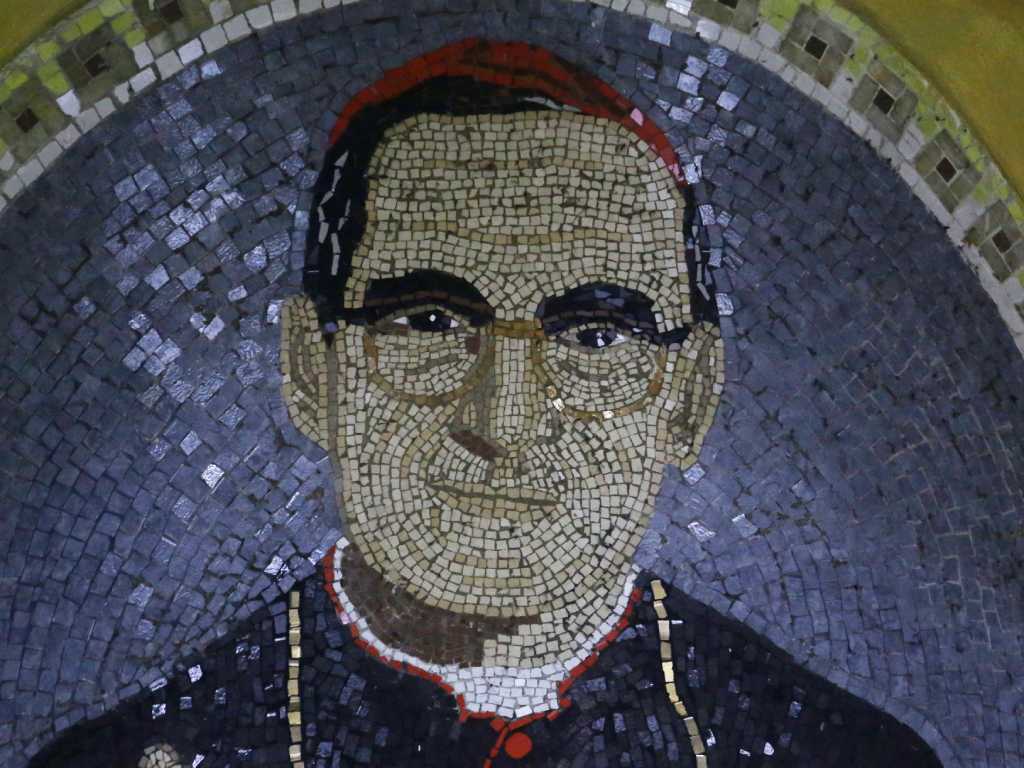Mosaico ubicado en la cripta de Catedral Metropolitana en el lugar donde descansan los restos de San Romero.