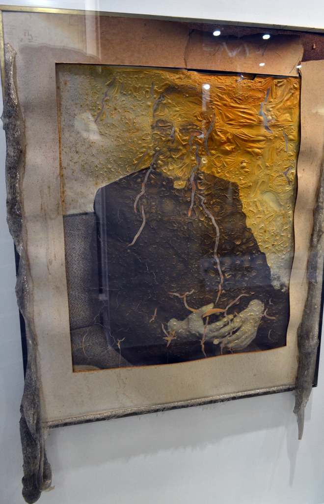 Retrato de San Romero quemado por fuego de lanzallamas durante la masacre de Los Padres Jesuitas en la UCA.